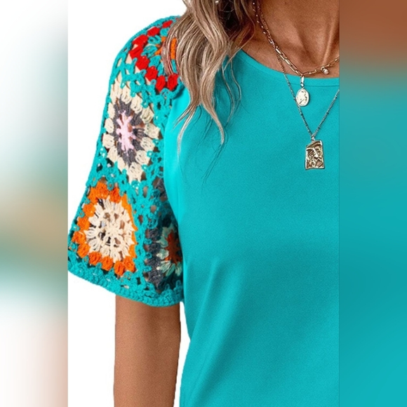 Geometric Round Neck Short Sleeve Blouse. Hit The Like ♡ Button For SALE - Picture 4 of 4